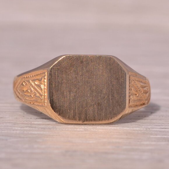 Child's Signet Ring in Yellow Gold